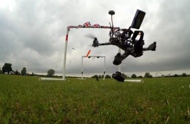Carrera de drones del equipo Mad Dogs