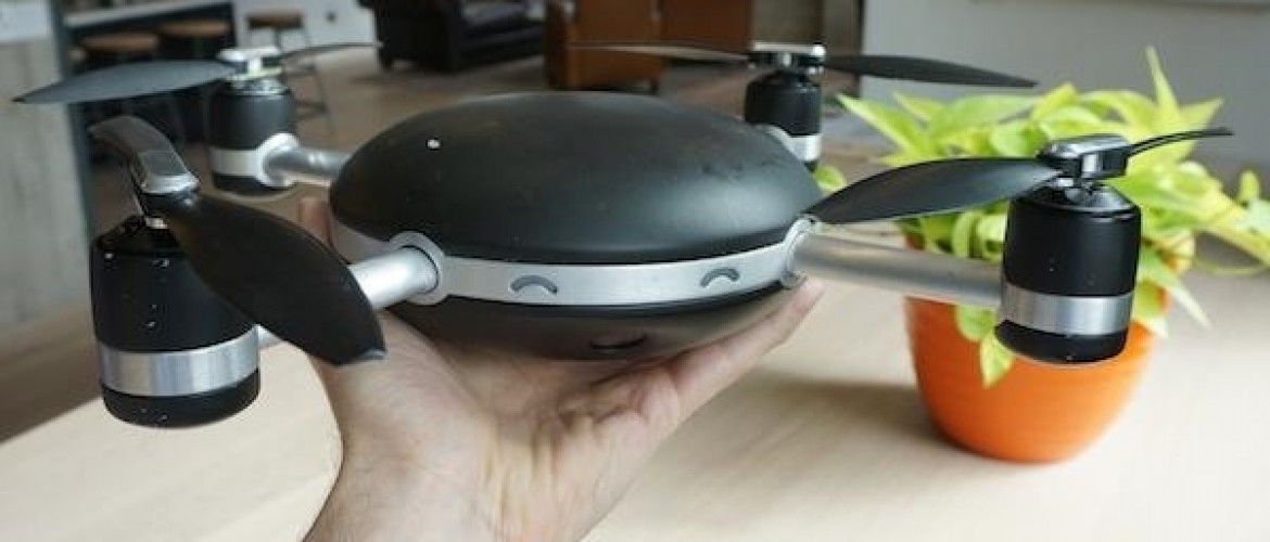 Lily robot, el dron que te sigue y graba tu vida