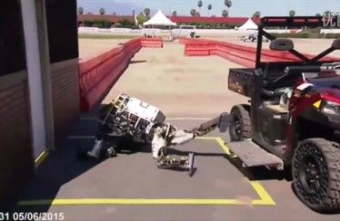 Caídas de robots en el DARPA Robotics Challenge