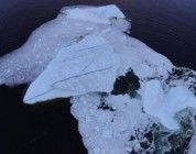 Grabación del derrumbe de un iceberg desde un dron