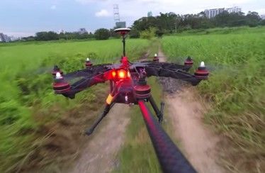 Vídeo en primera y tercera persona de un Storm Drone 8