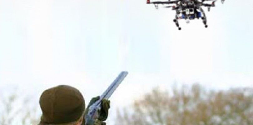Un hombre es multado con 850$ por disparar (y derribar) un dron