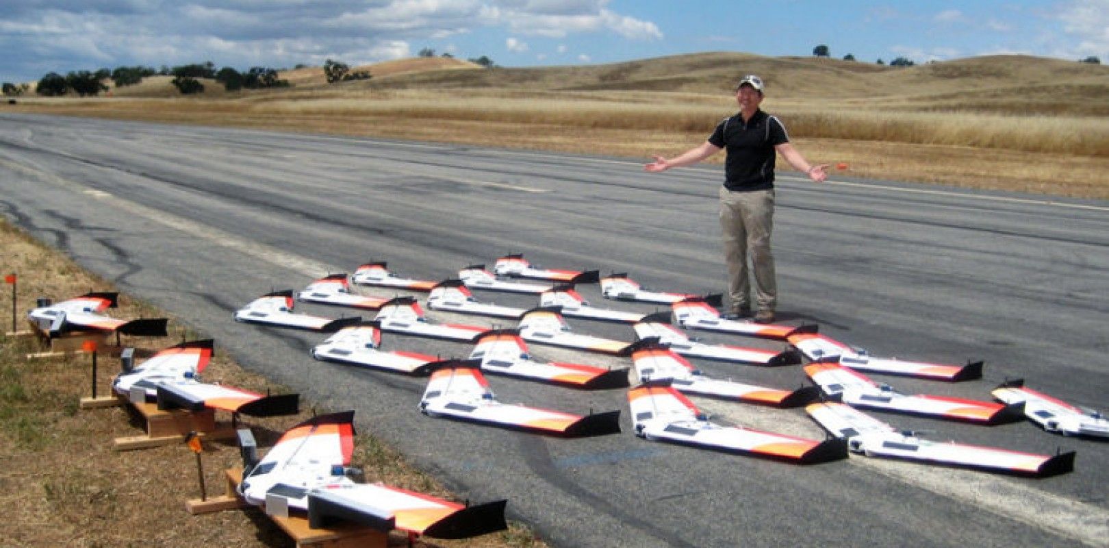 Enjambre de 30 drones simultaneos a la vez Mas que Drones