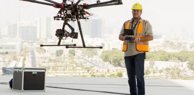 Usan drones con cámaras termales para localizar malos aislamientos en las Torres Etihad en Abu Dhabi